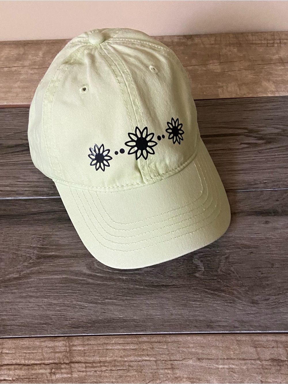 Women’s Light Green Flower Graphic Baseball Cap